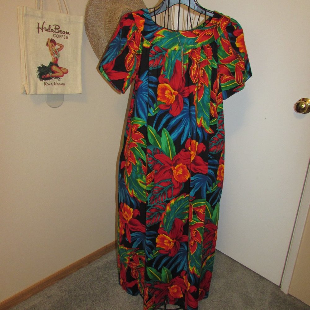 Hilo Hattie Original Hawaiian Muumuu Maxi